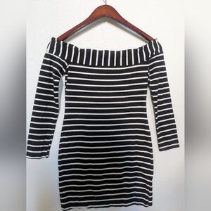 Off shoulder bodycon dress.